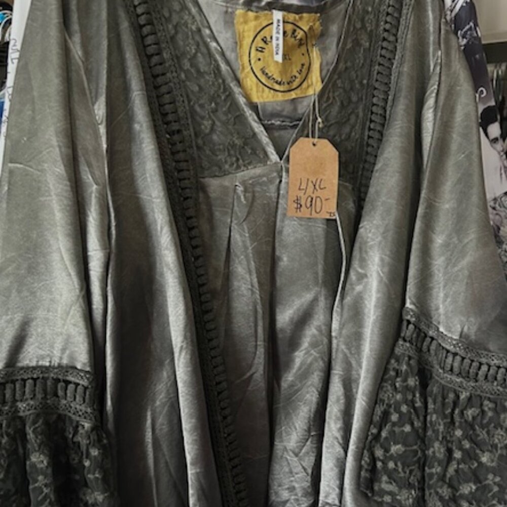 A RARE BIRD XXL top BRAND NEW w TAGS B 26.5" grey Satin&Lace